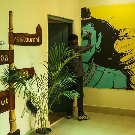 A Pousada Zostel Varanasi Exterior foto